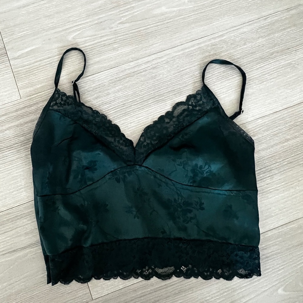 Green crop top